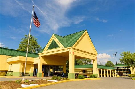Top Hotels in Star City, WV .